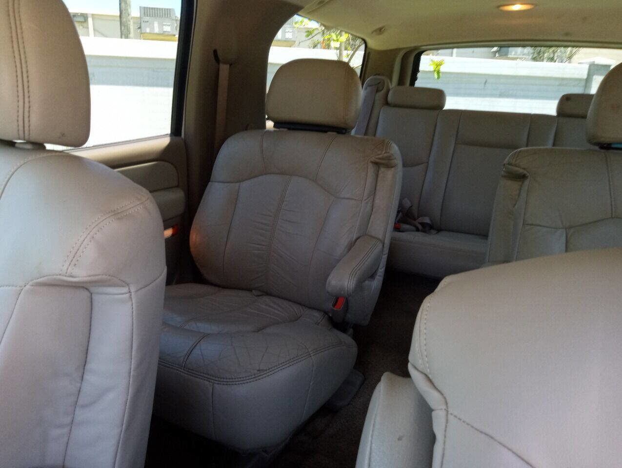 Used 2002 Chevrolet Suburban LT image 22