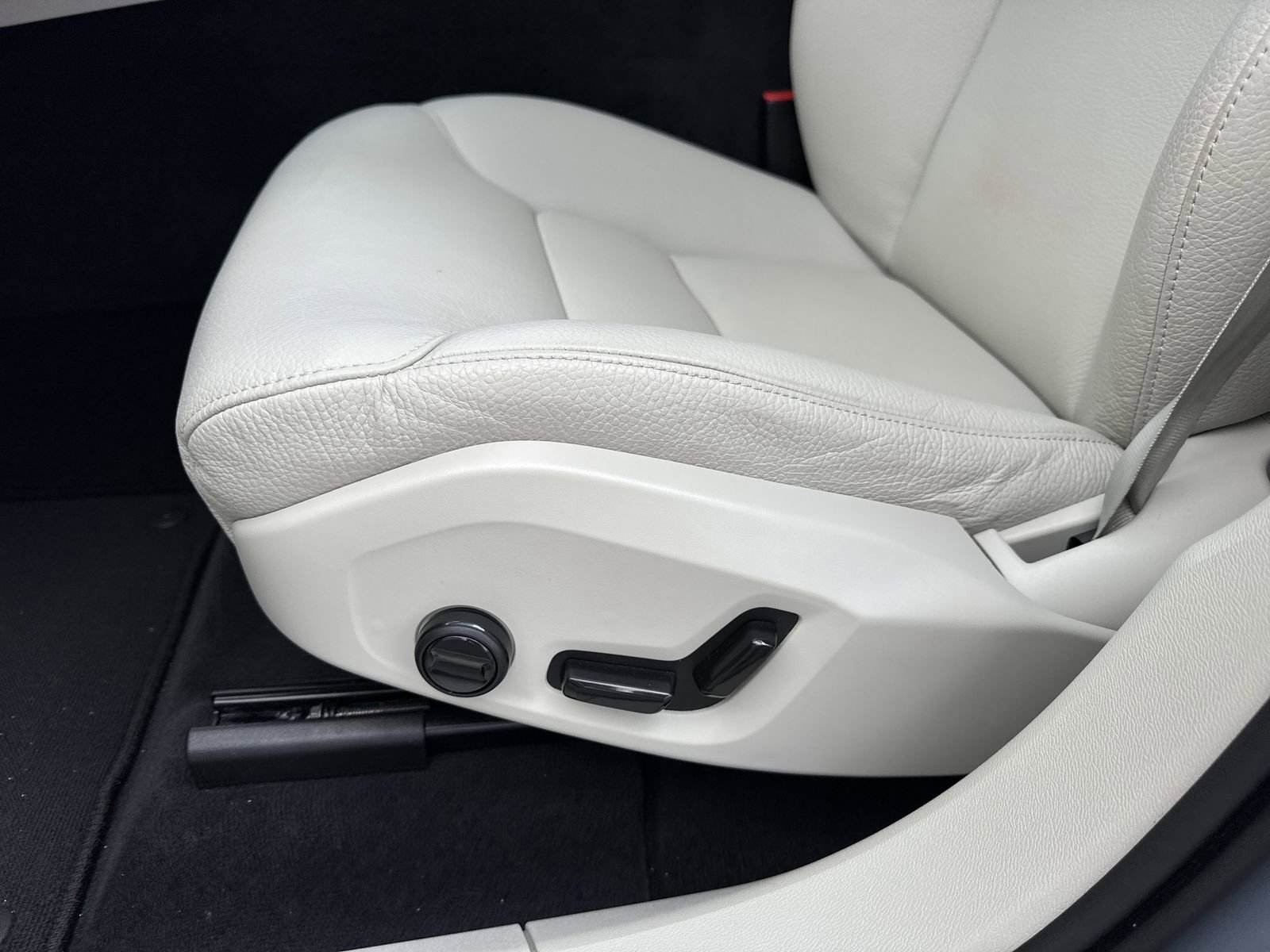 Used 2024 Volvo XC60 B5 Core image 19
