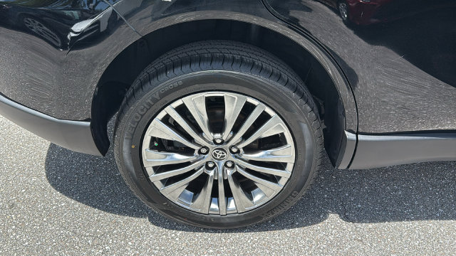 Used 2023 Toyota Venza XLE AWD/4WD image 12