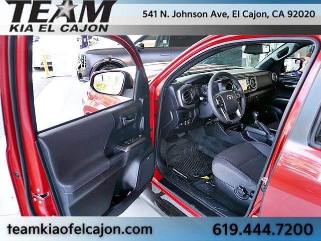 Used 2017 Toyota Tacoma TRD Sport AWD/4WD image 40