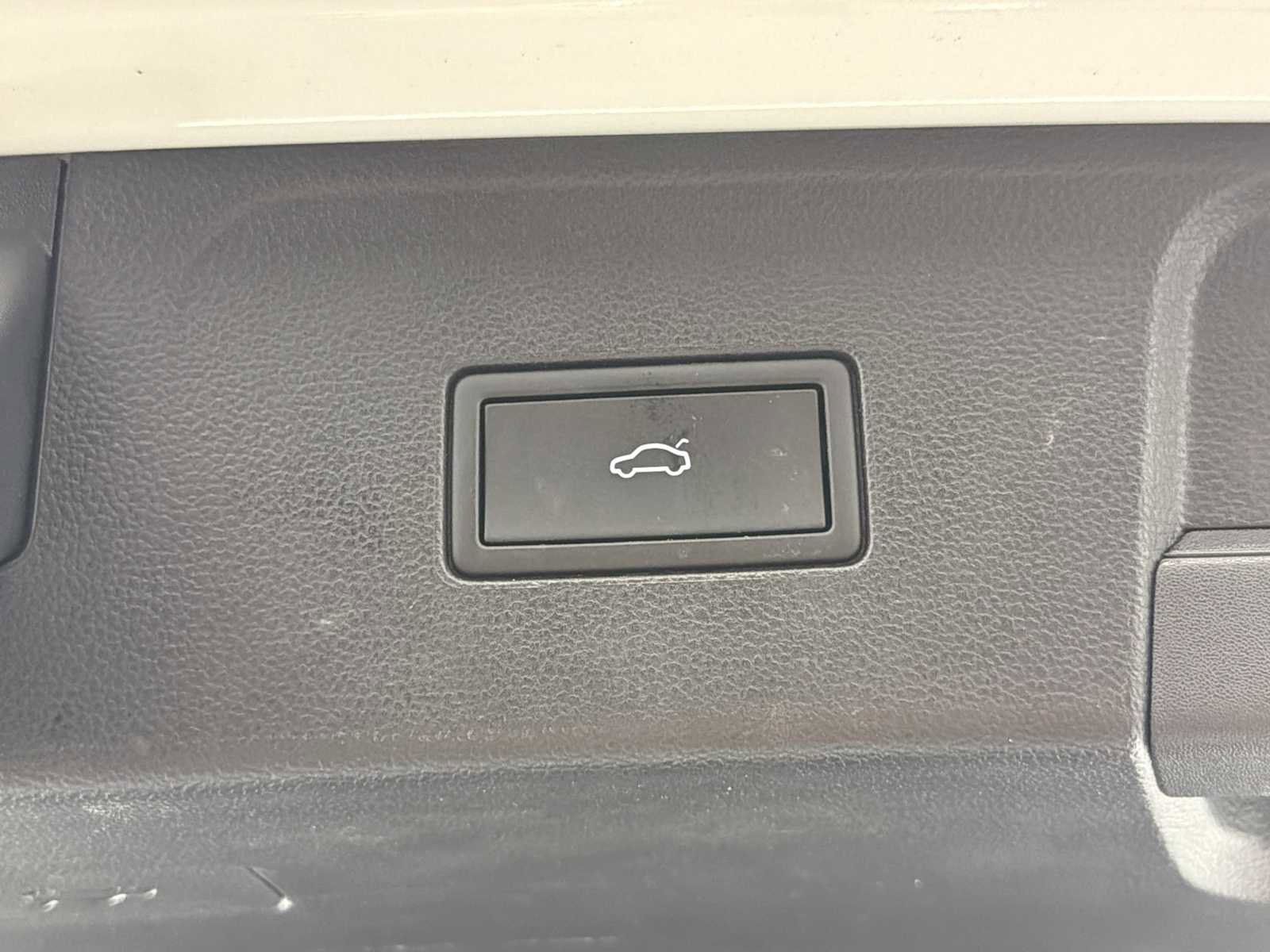 Used 2025 Volkswagen Atlas SE AWD/4WD image 19
