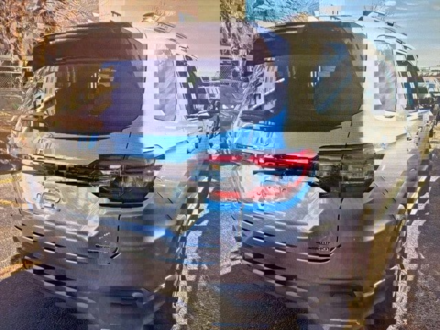 Used 2023 Honda Pilot Touring image 2