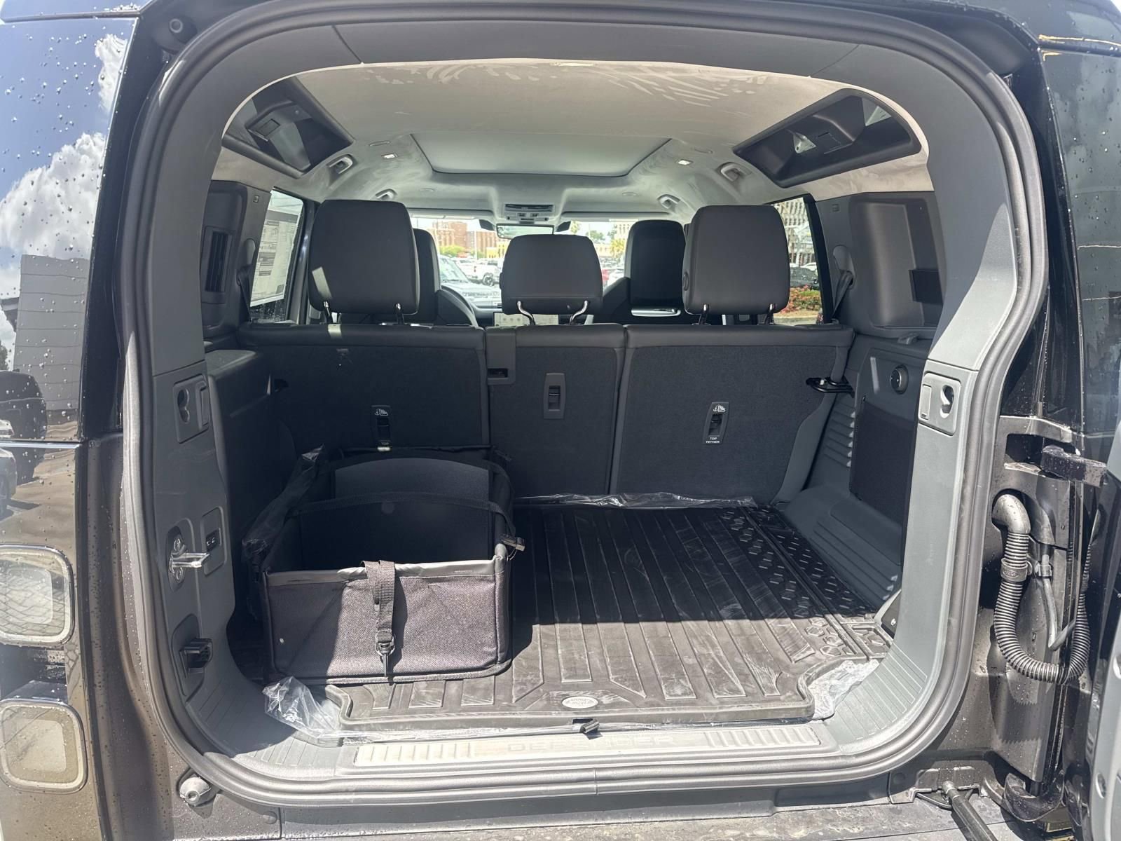 New 2026 Land Rover Defender 110 OCTA image 7