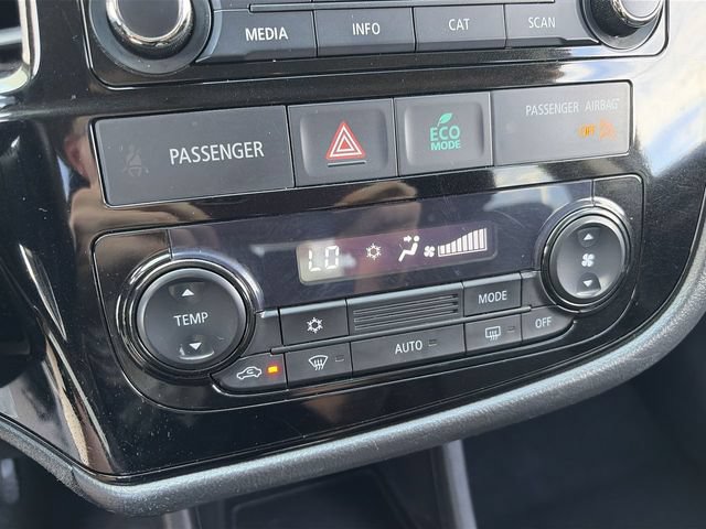 Used 2016 Mitsubishi Outlander ES AWD/4WD image 28