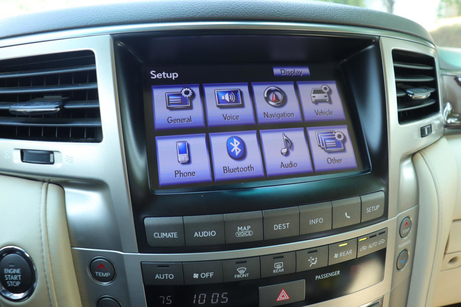 Used 2013 Lexus LX 570 4WD w/ Luxury Pkg image 36