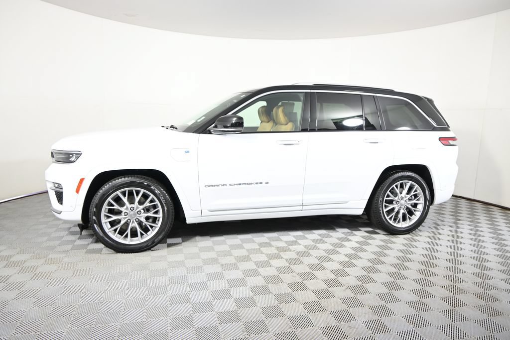 Used 2023 Jeep Grand Cherokee Summit w/ Advanced Protech Group IV AWD/4WD image 2