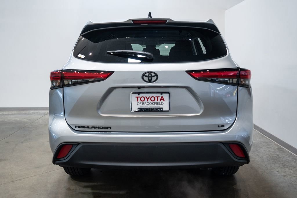 Used 2023 Toyota Highlander LE FWD image 8