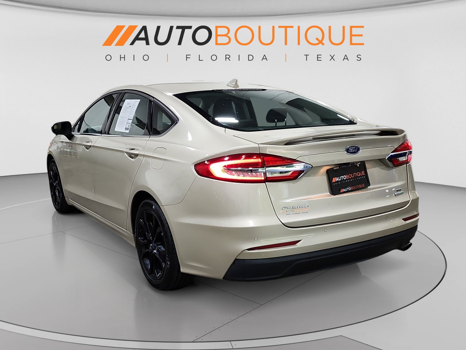 Used 2019 Ford Fusion SE w/ Equipment Group 151A FWD image 3