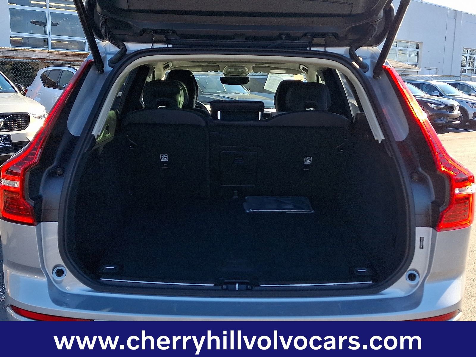 Certified 2025 Volvo XC60 B5 Plus image 30