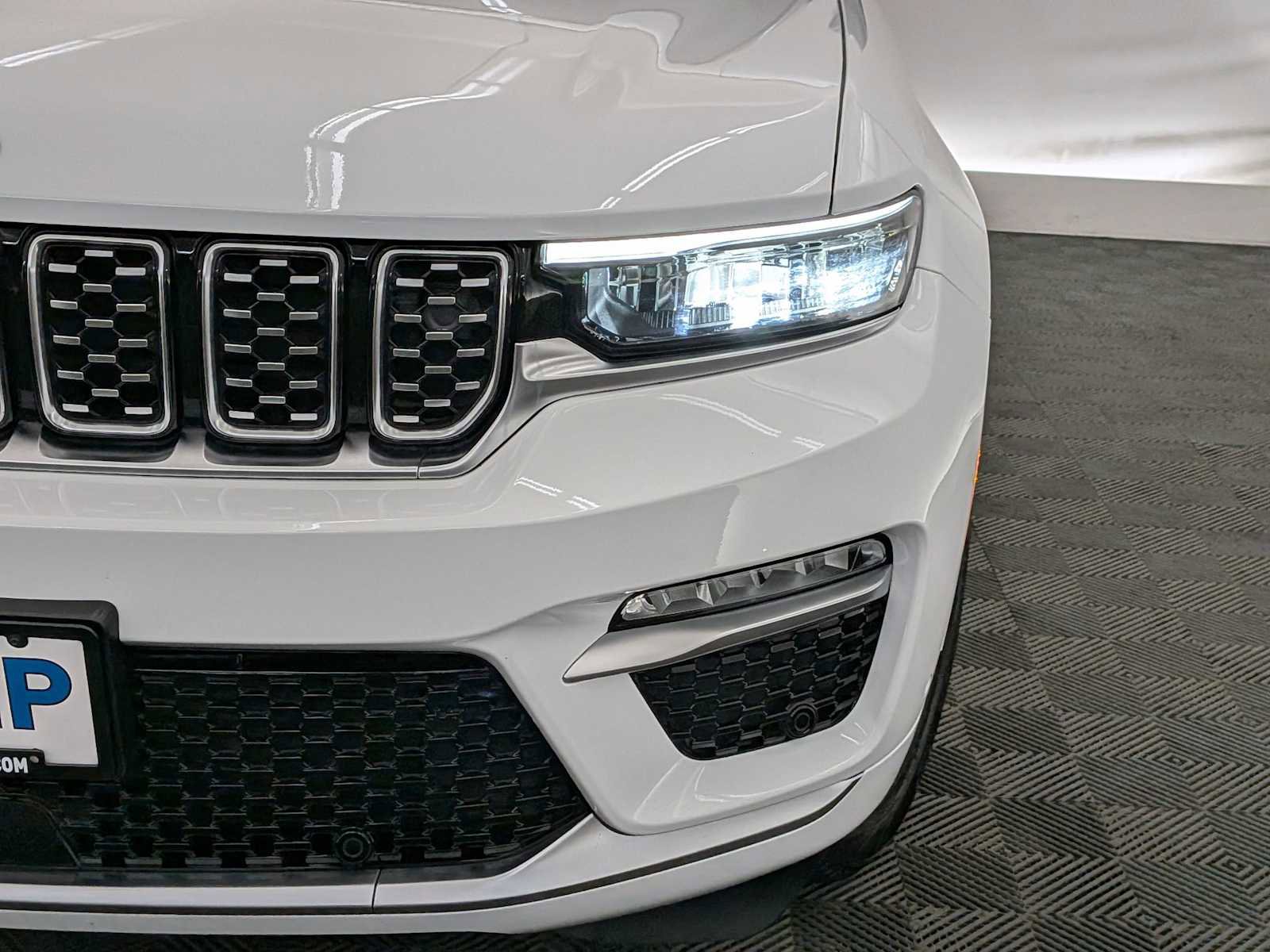 Used 2023 Jeep Grand Cherokee Summit w/ Advanced Protech Group IV image 10