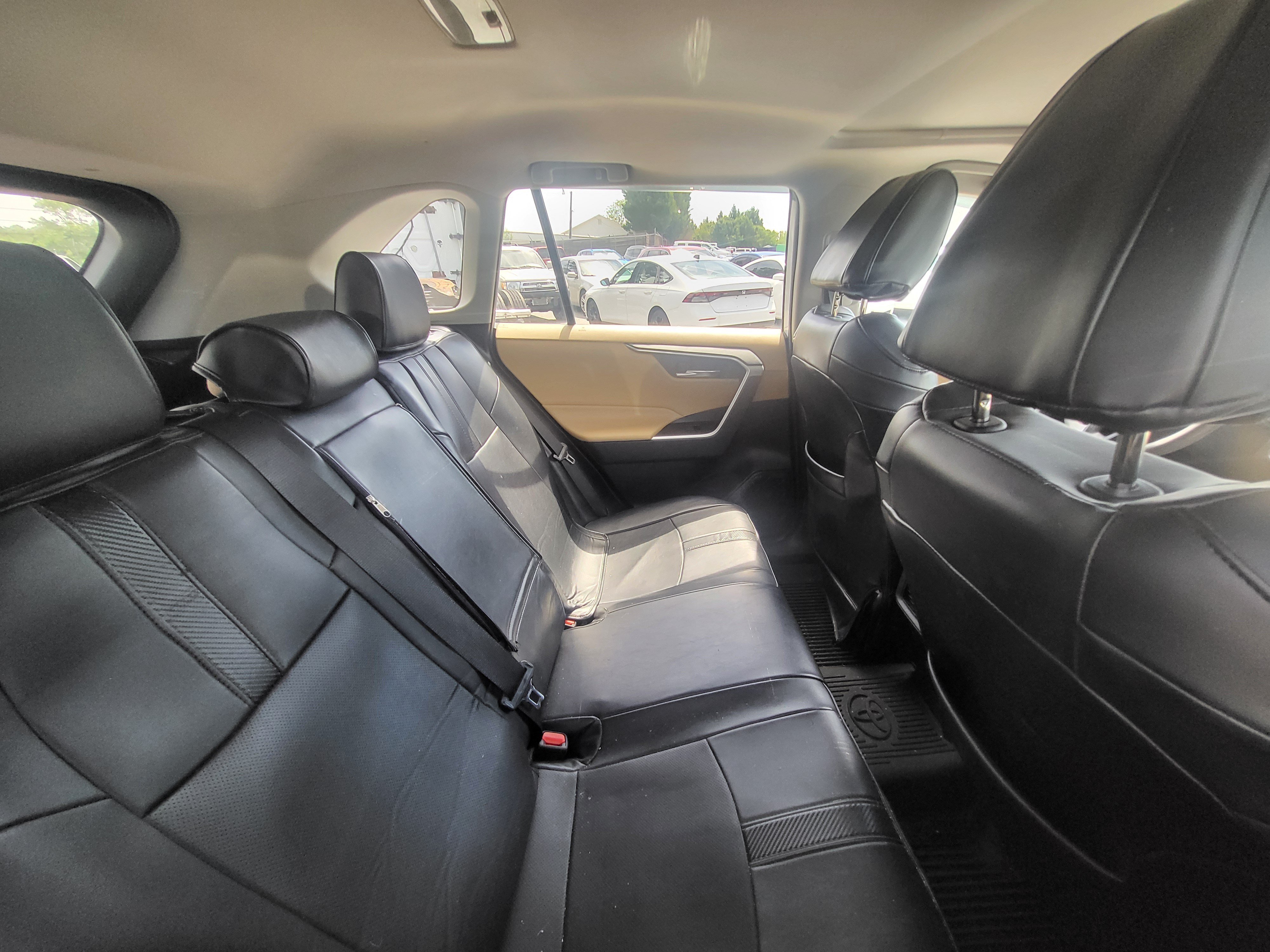 Used 2019 Toyota RAV4 XLE w/ Convenience Package AWD/4WD image 9