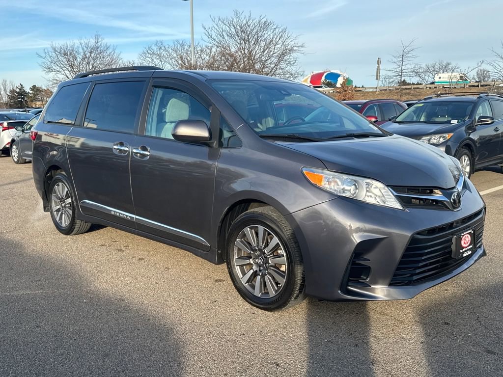 Used 2018 Toyota Sienna LE image 11