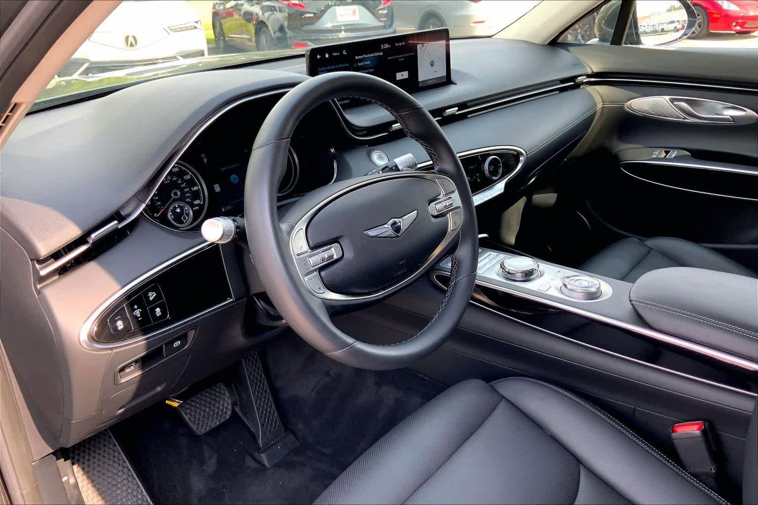 Used 2025 Genesis GV70 2.5T AWD/4WD image 17