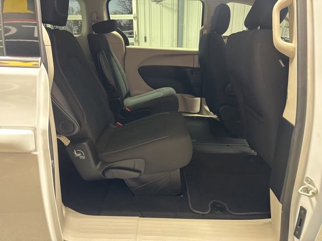 Used 2024 Chrysler Voyager LX image 24