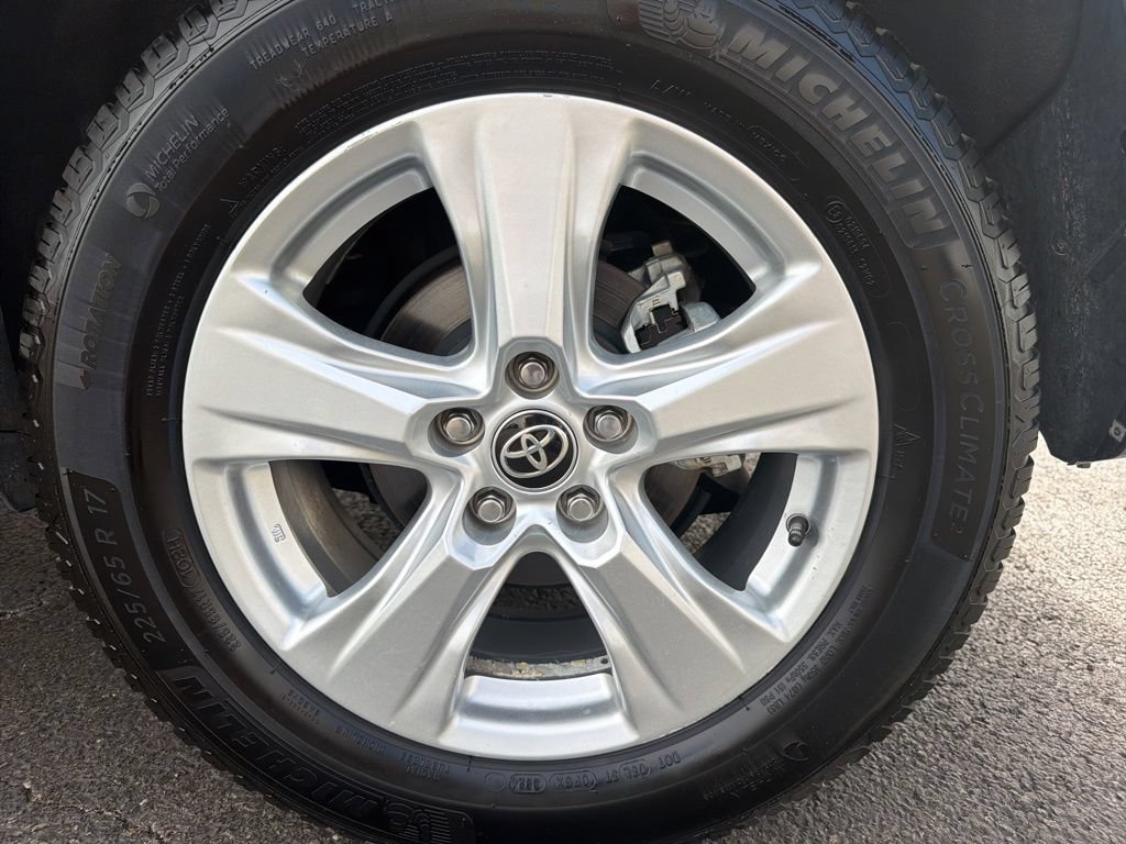 Used 2023 Toyota RAV4 XLE AWD/4WD image 50
