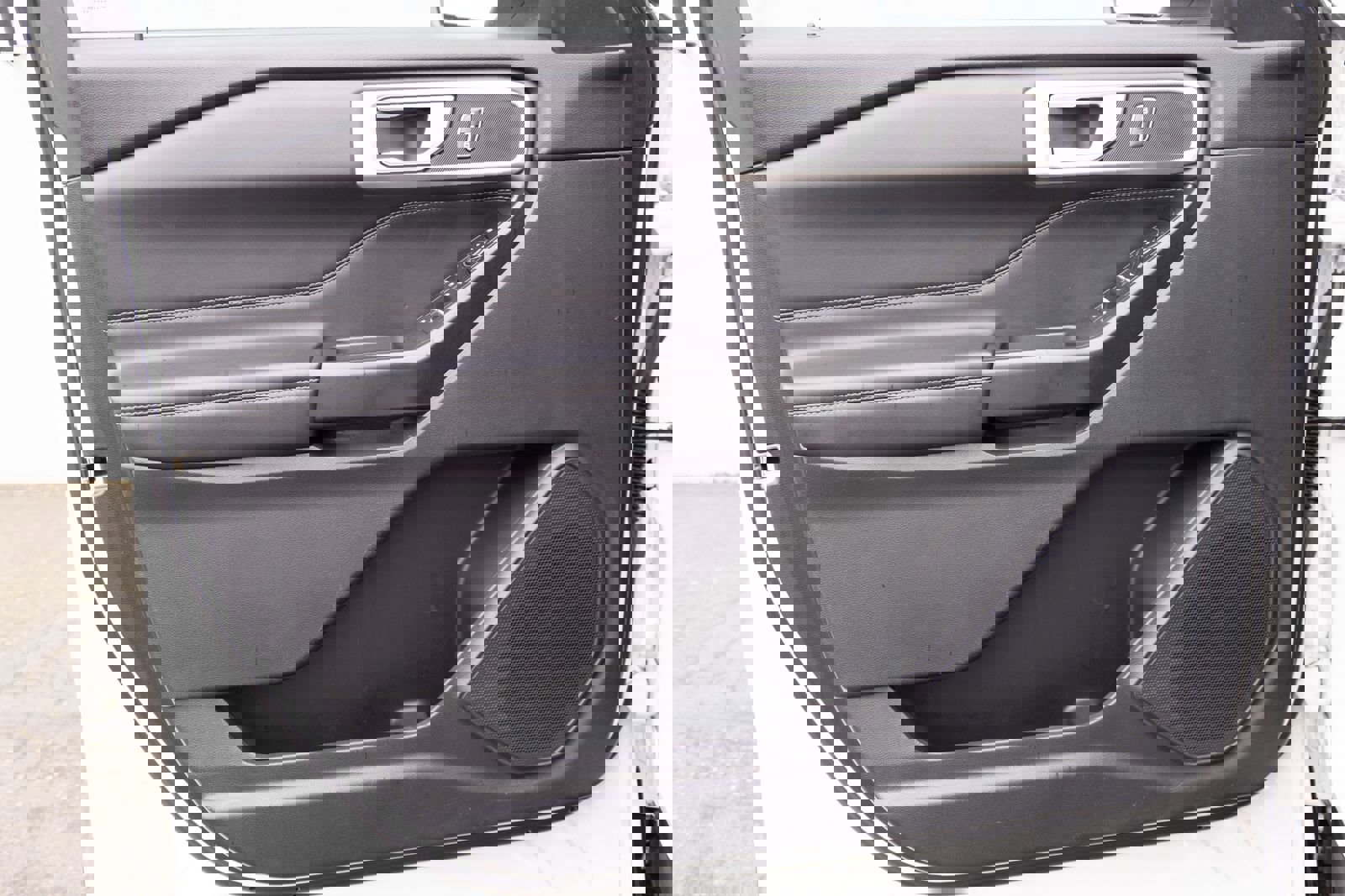 Used 2020 Ford Explorer XLT w/ Equipment Group 202A image 16