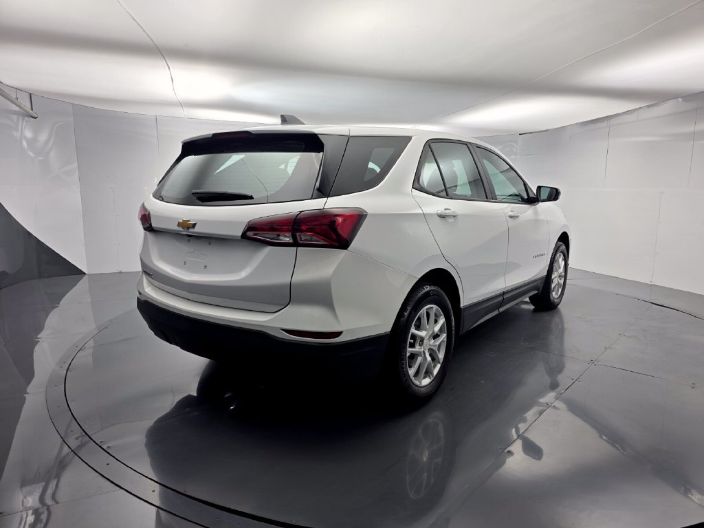 Used 2023 Chevrolet Equinox LS w/ Driver Confidence II Package FWD image 6