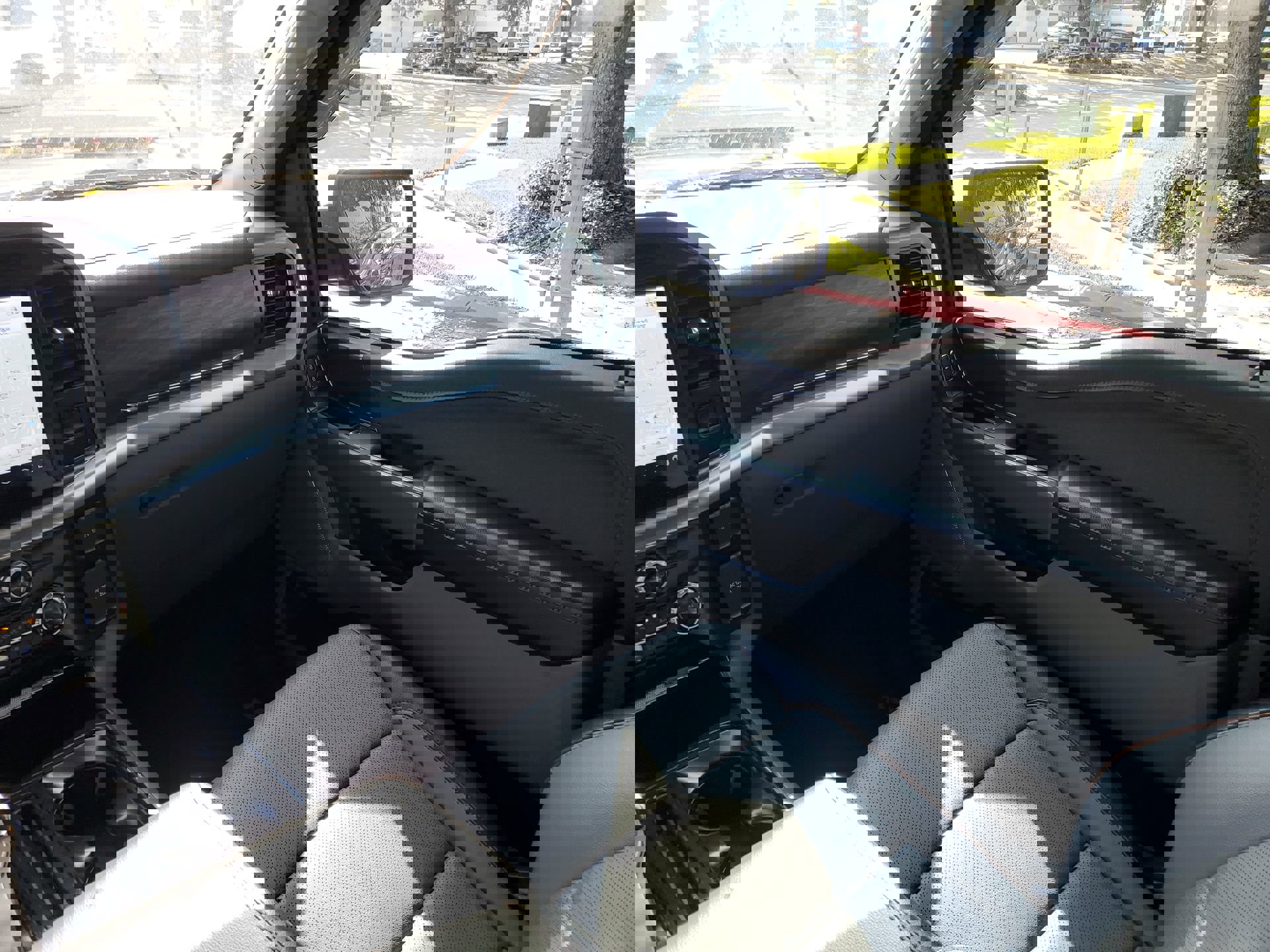 Used 2025 Ford F150 Lariat w/ Equipment Group 501A Mid image 53