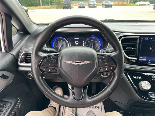 Used 2021 Chrysler Pacifica Touring-L w/ S Appearance Package FWD image 13