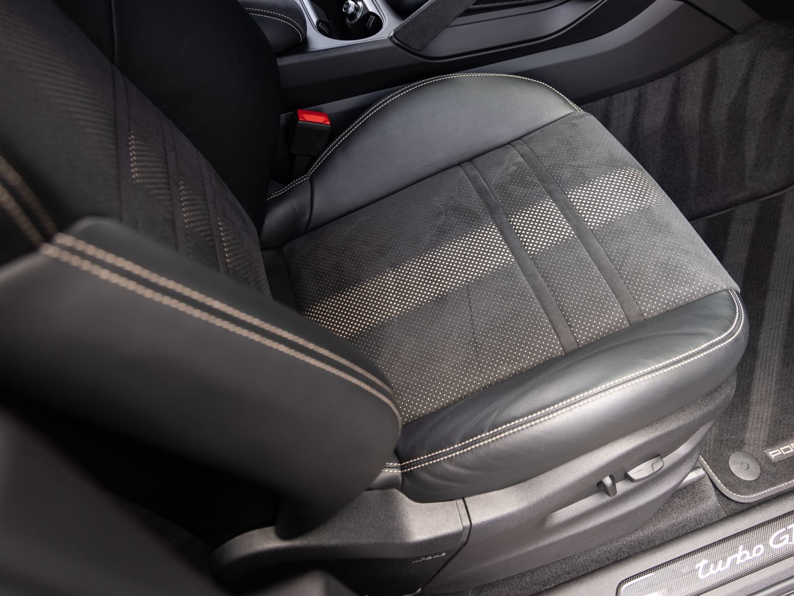 Certified 2022 Porsche Cayenne Turbo GT AWD/4WD image 34