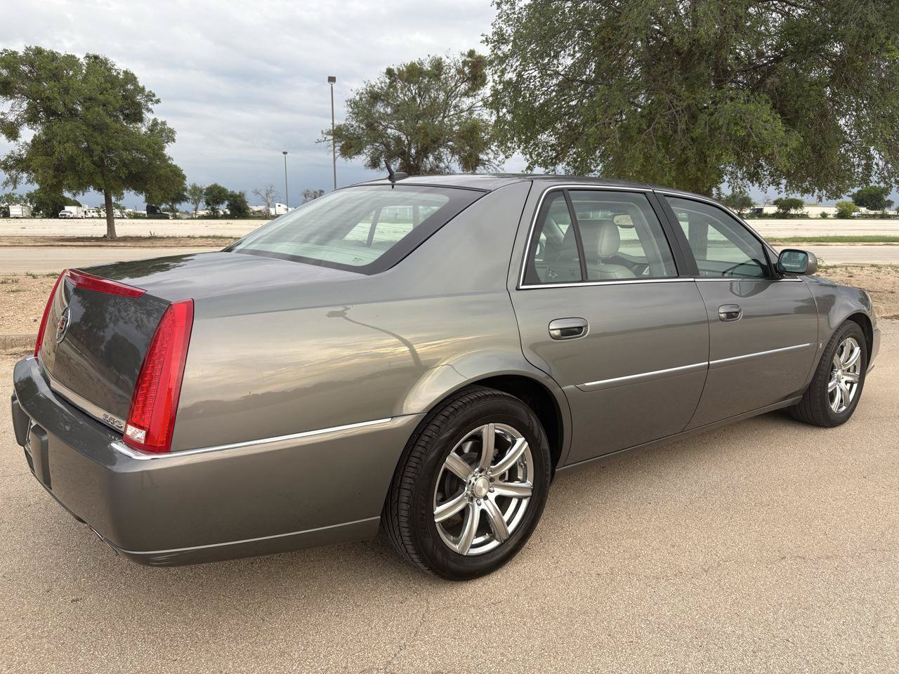 Used 2006 Cadillac DTS FWD image 61
