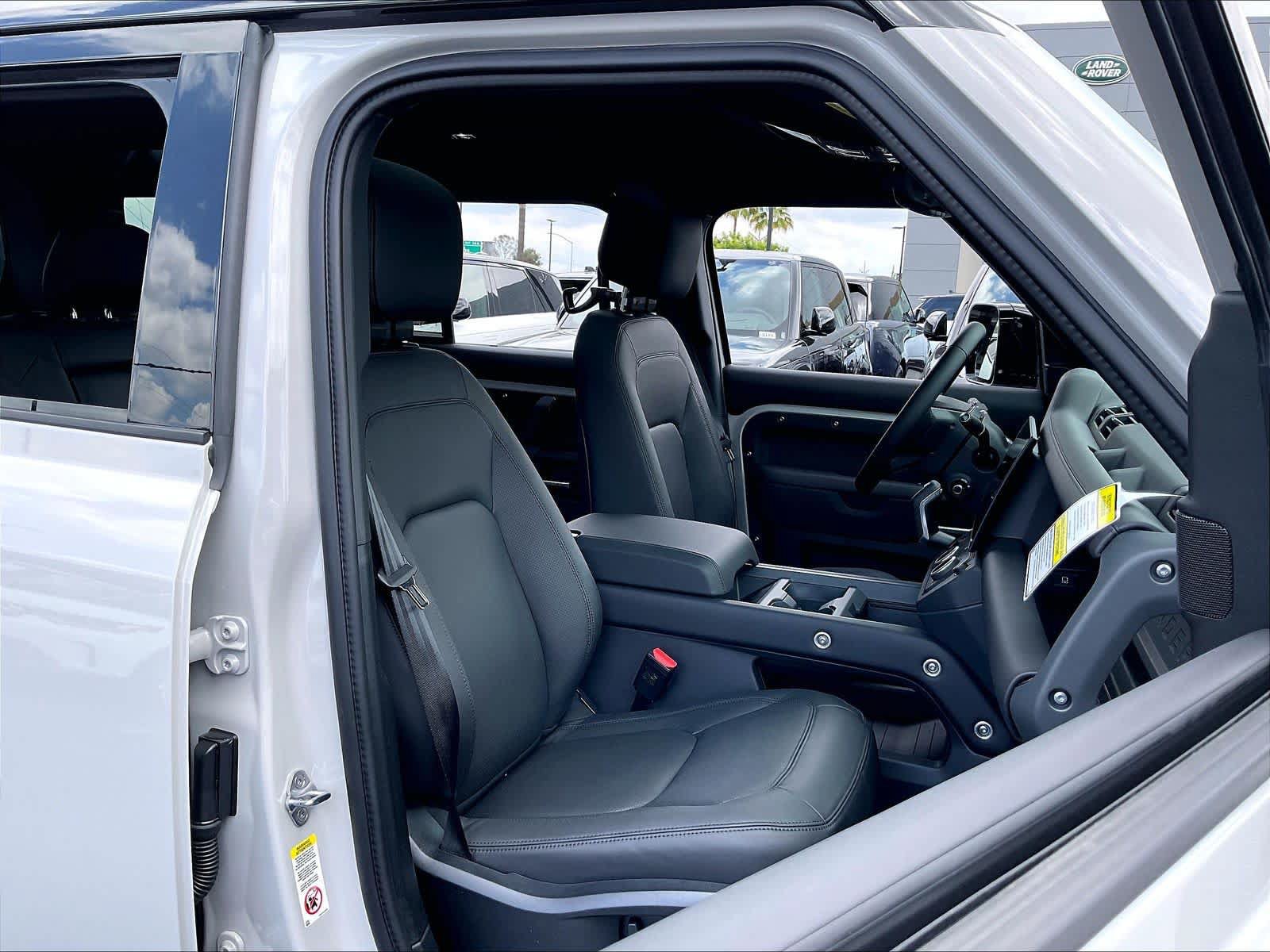 New 2026 Land Rover Defender 110 X-Dynamic SE AWD/4WD image 31
