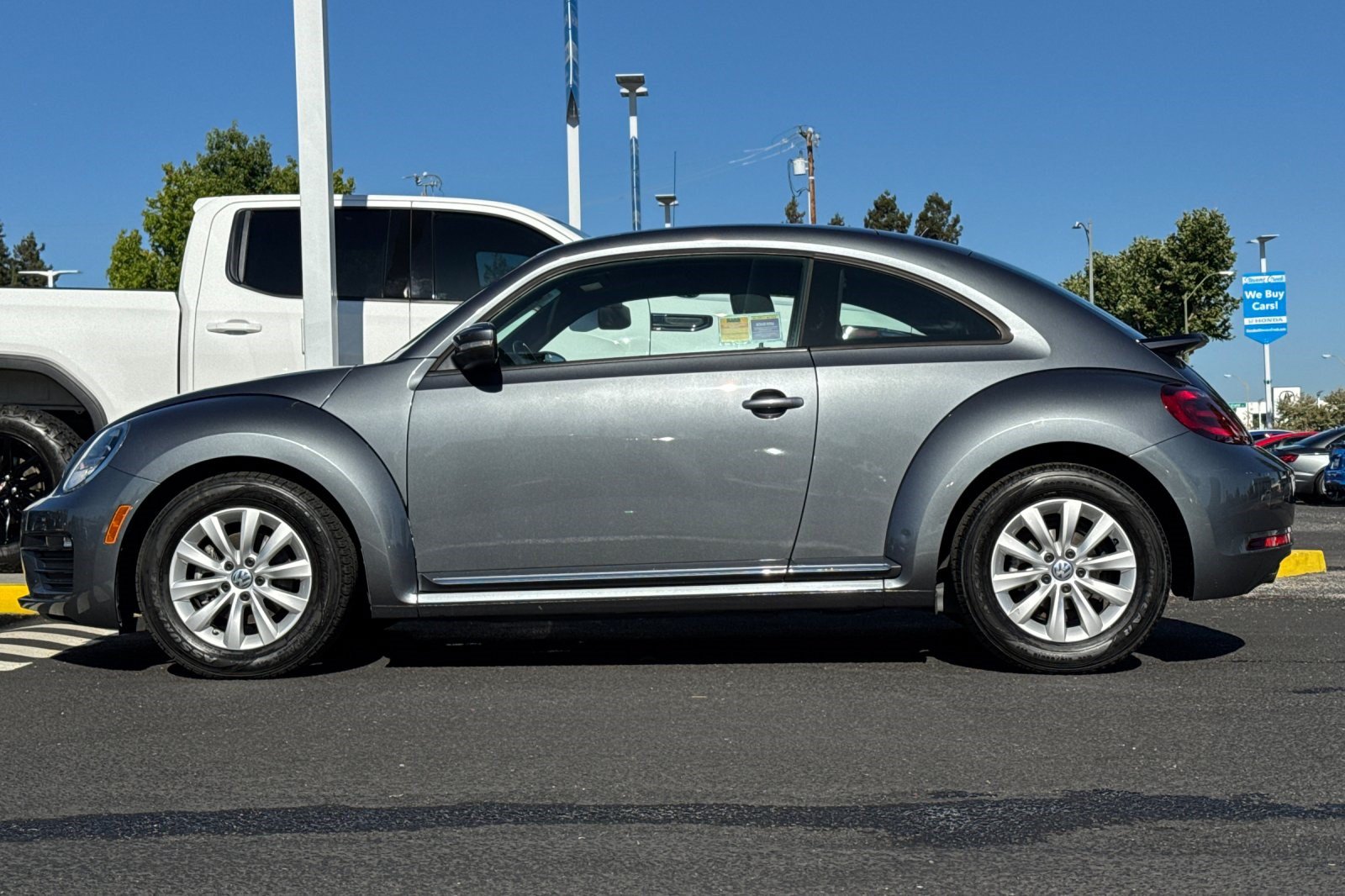 Used 2019 Volkswagen Beetle 2.0T S FWD image 2