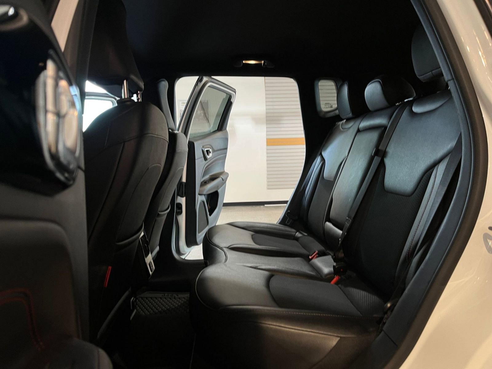 Used 2025 Jeep Compass Trailhawk AWD/4WD image 25