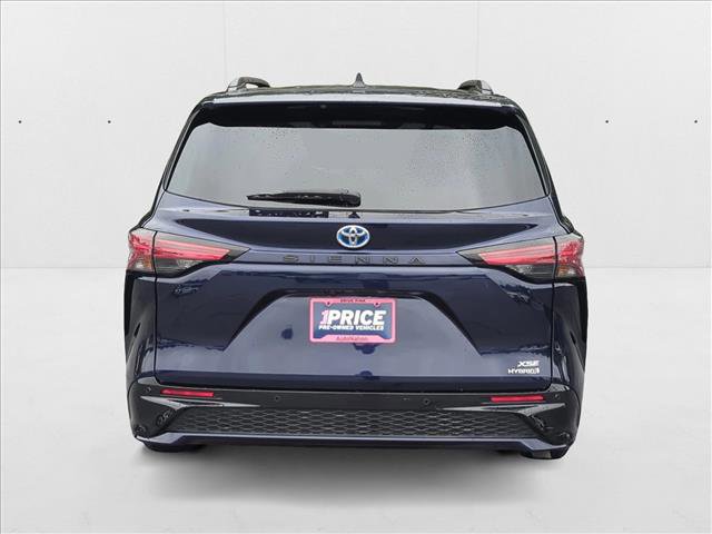 Certified 2022 Toyota Sienna XSE image 6