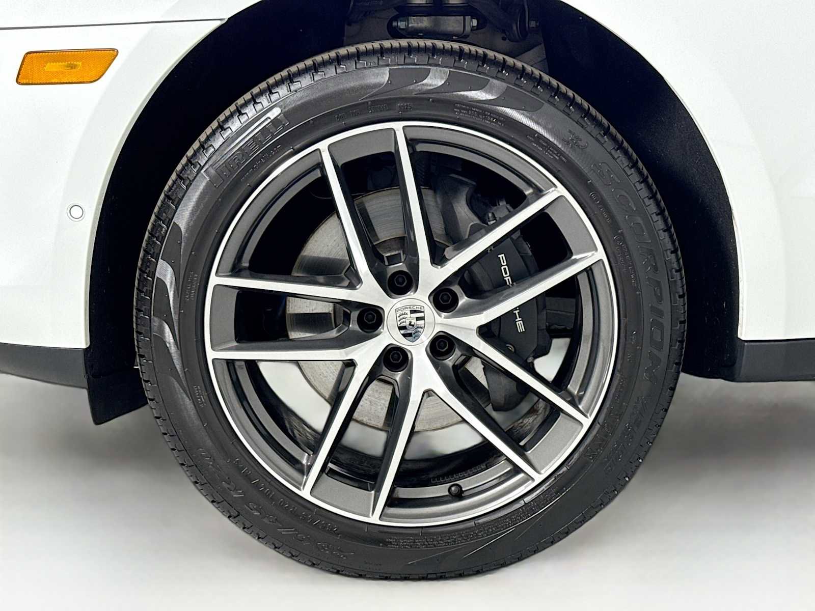 Certified 2025 Porsche Macan T image 33