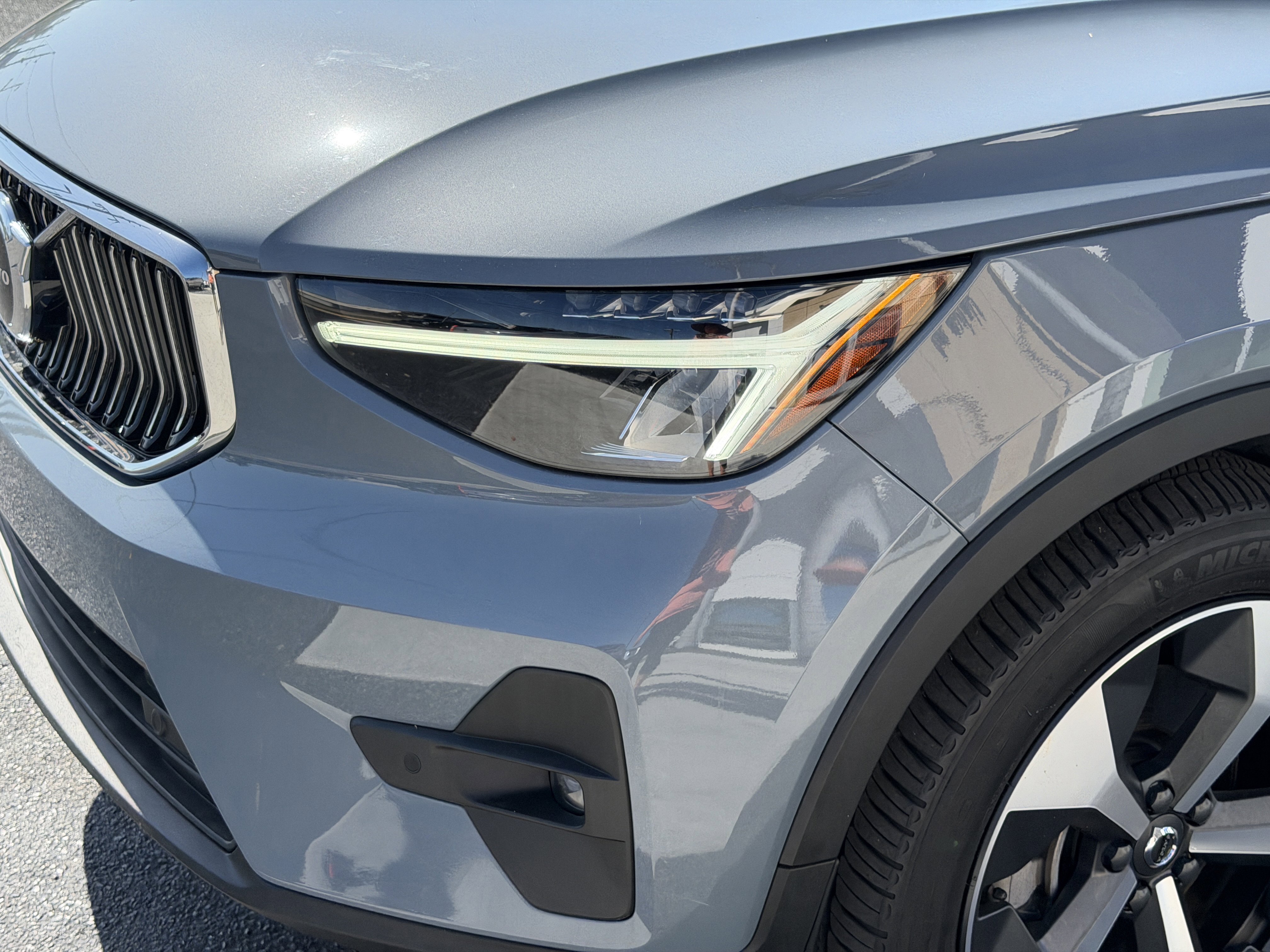 Certified 2023 Volvo XC40 B5 Plus w/ Protection Package Premier image 7