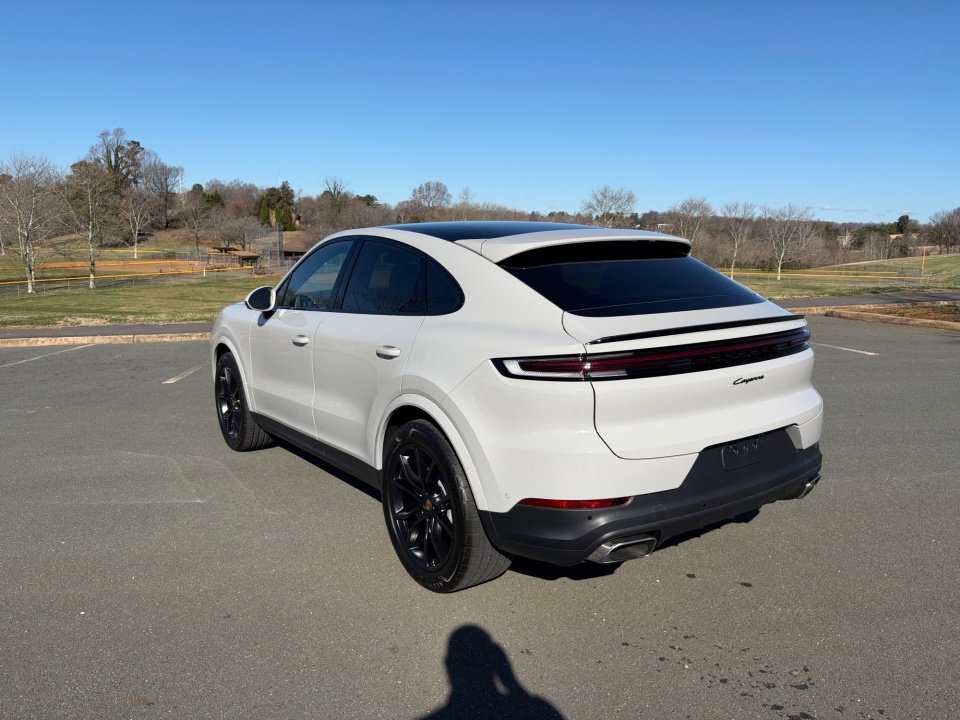 Certified 2025 Porsche Cayenne Coupe image 3