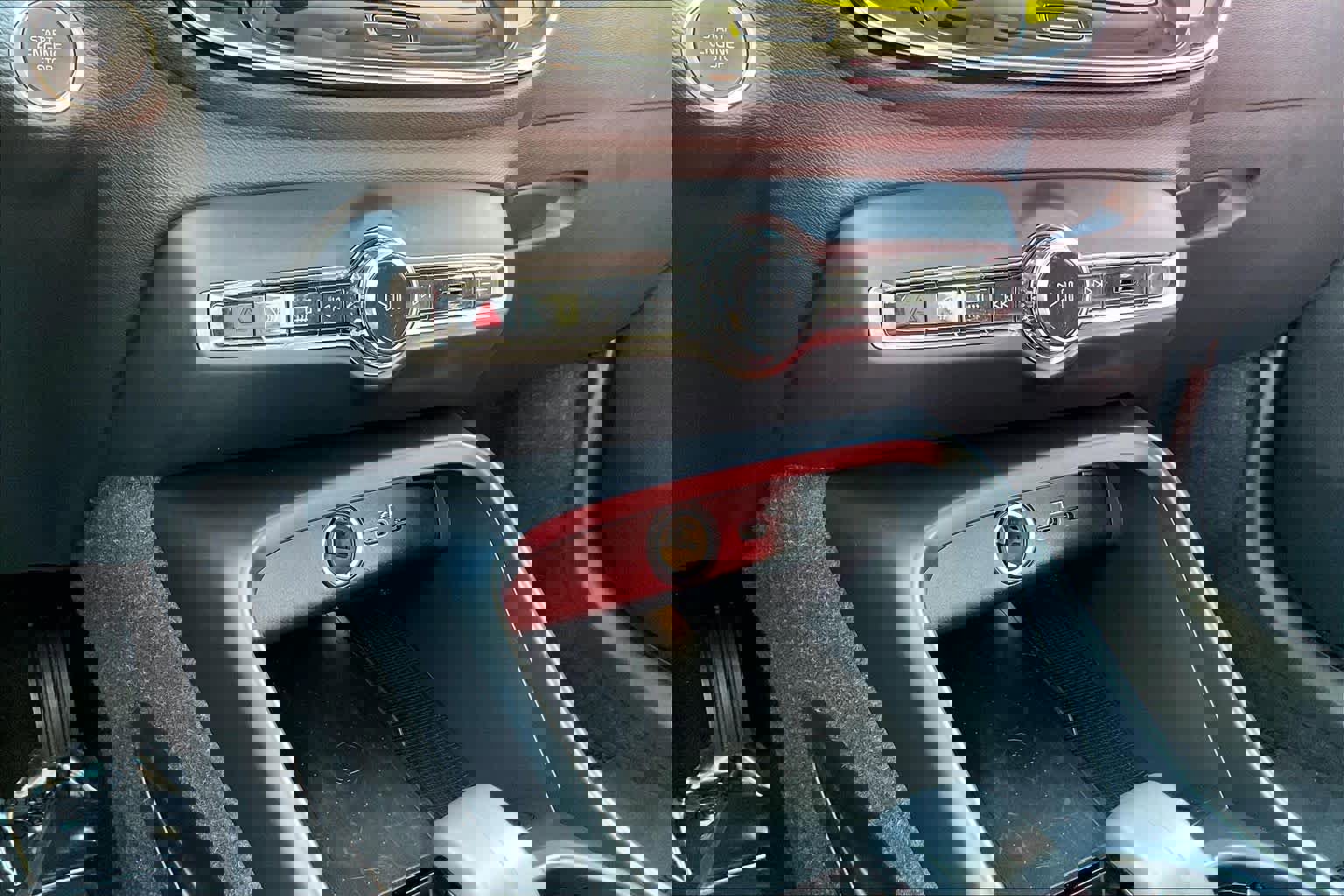 Used 2024 Volvo XC40 B5 Core image 31