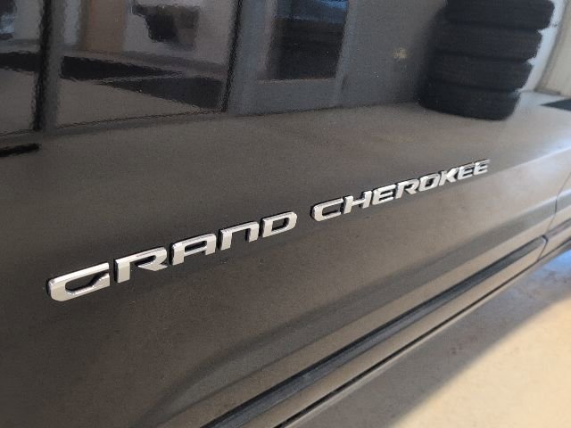 Used 2022 Jeep Grand Cherokee Overland w/ Luxury Tech Group IV AWD/4WD image 10