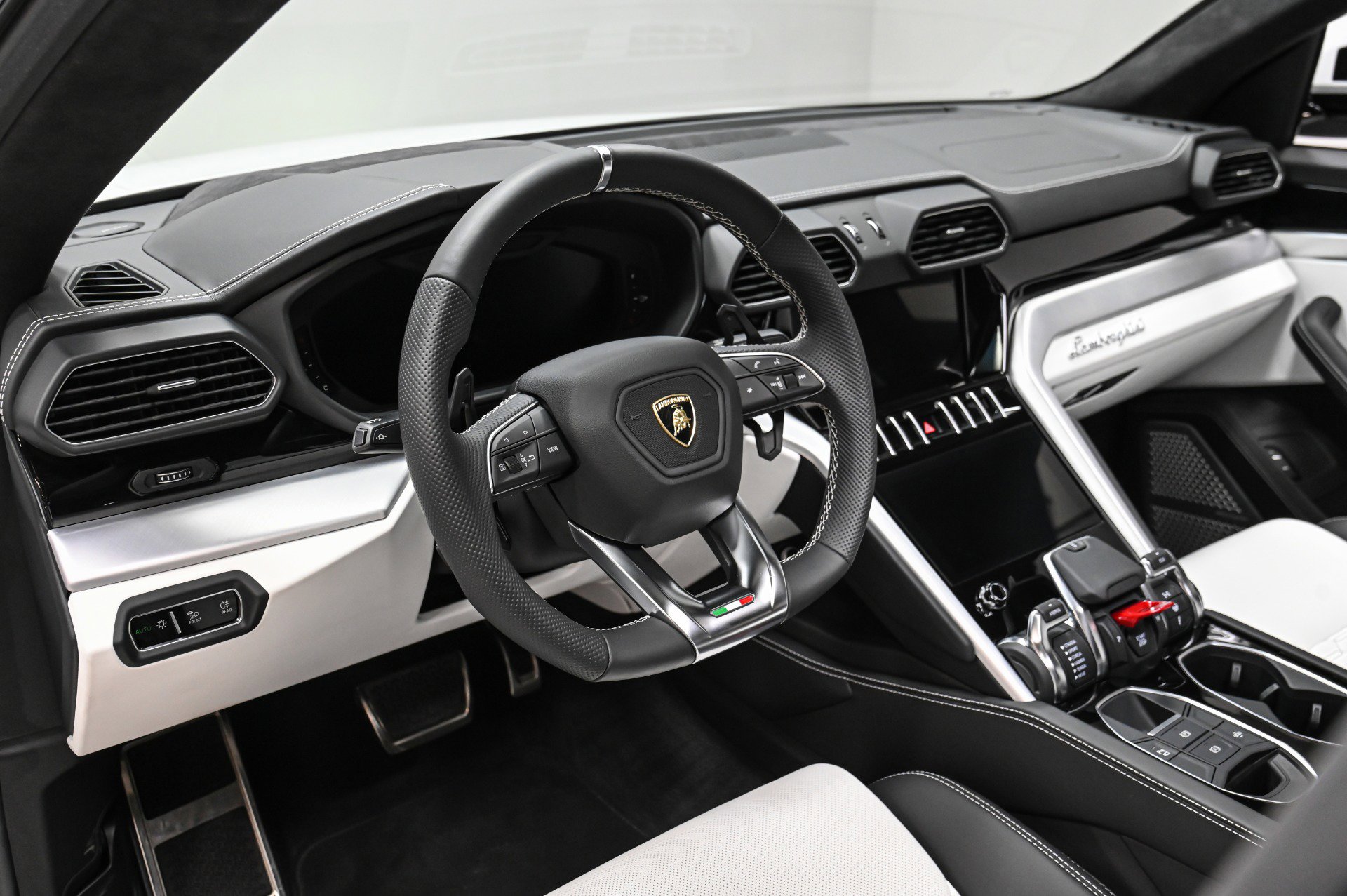 Used 2020 Lamborghini Urus image 6