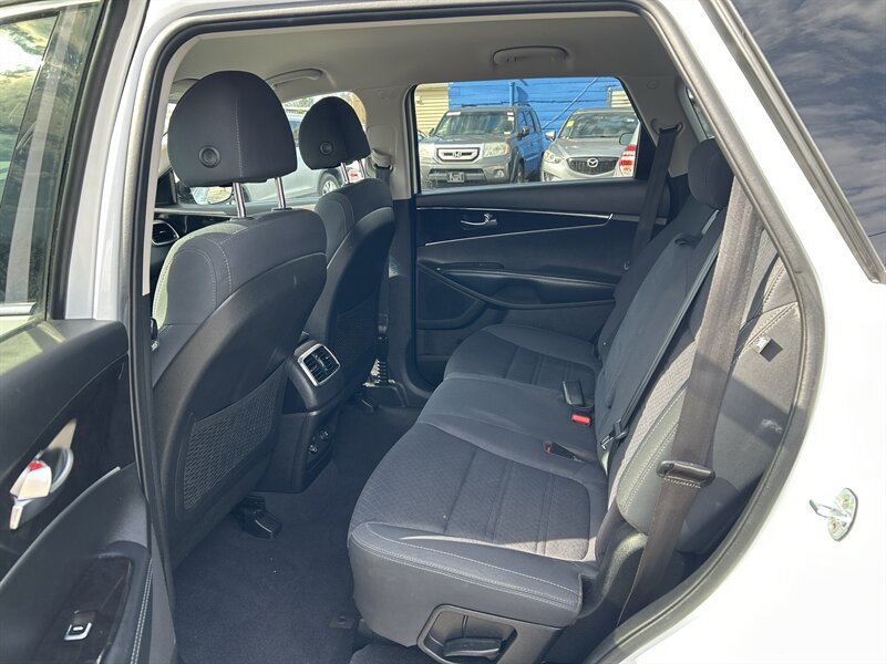 Used 2018 Kia Sorento AWD image 9