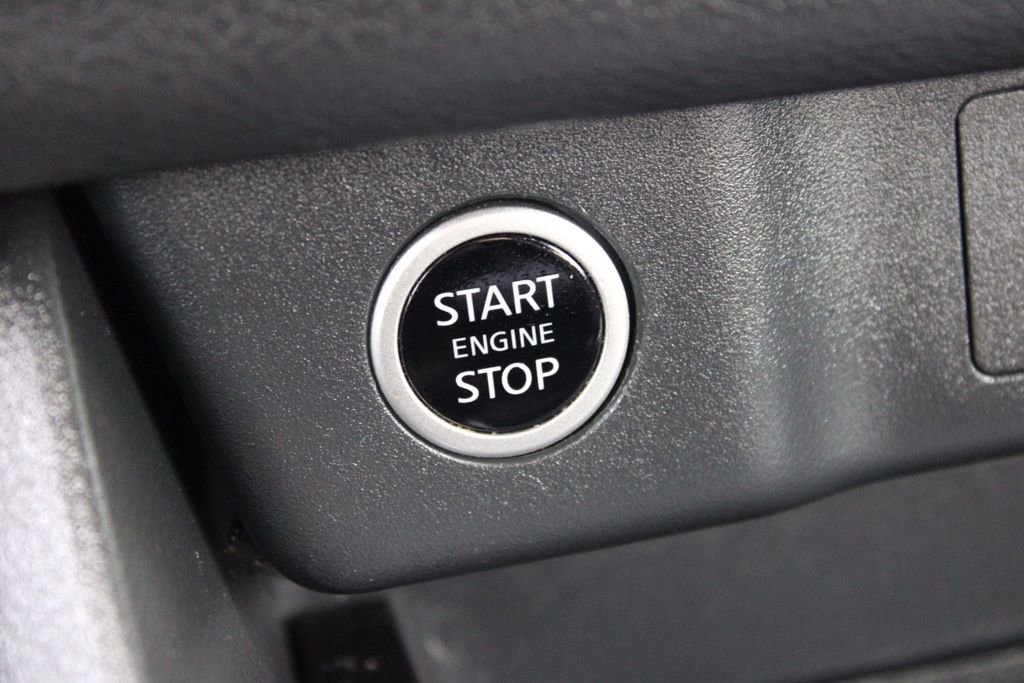 Used 2023 Nissan Rogue S image 28