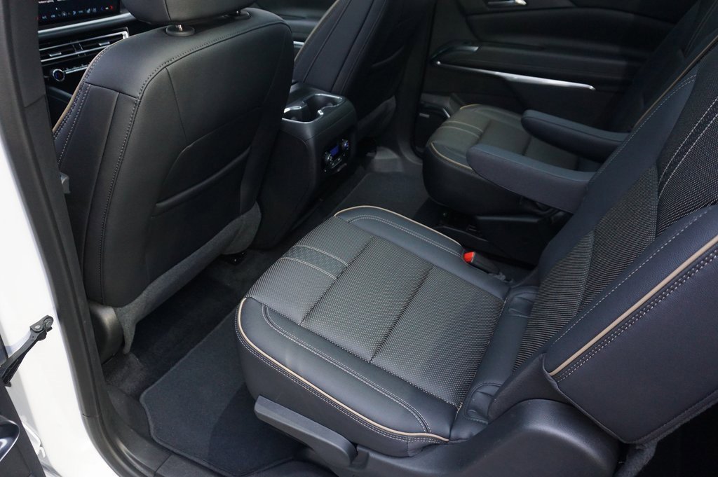 Certified 2025 Chevrolet Traverse High Country image 31