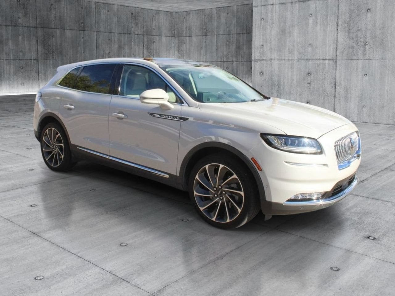 Used 2022 Lincoln Nautilus Reserve w/ Equipment Group 202A AWD/4WD image 7