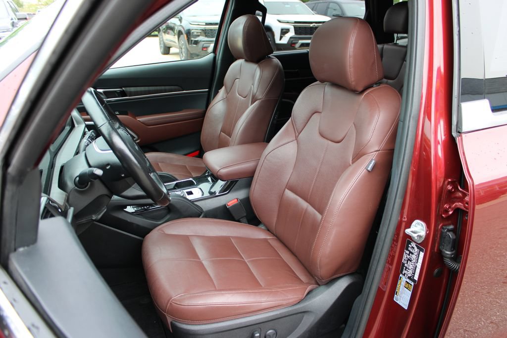 Used 2023 Kia Telluride EX w/ EX Captain's Chair Package AWD/4WD image 11