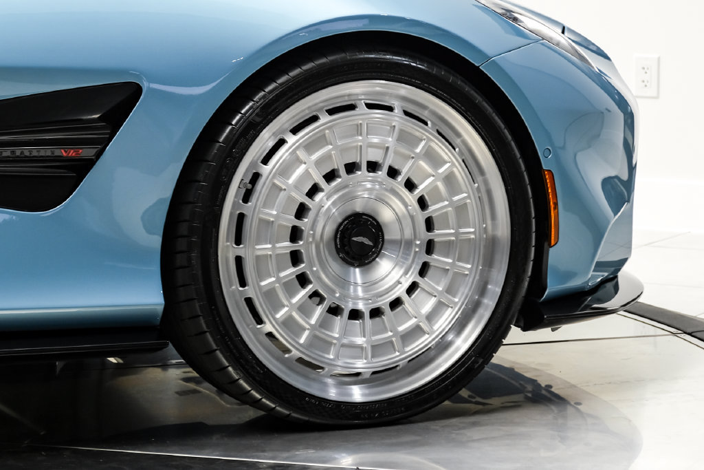 Used 2025 Aston Martin Vanquish RWD image 61