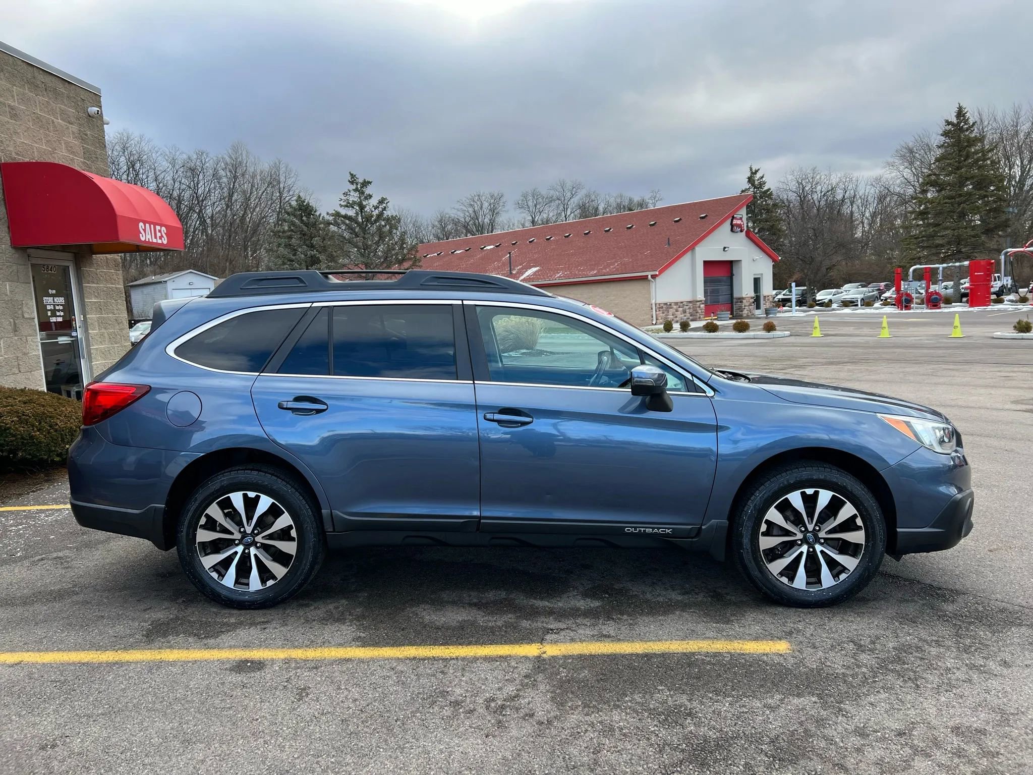 Used 2015 Subaru Outback 2.5i Limited image 4