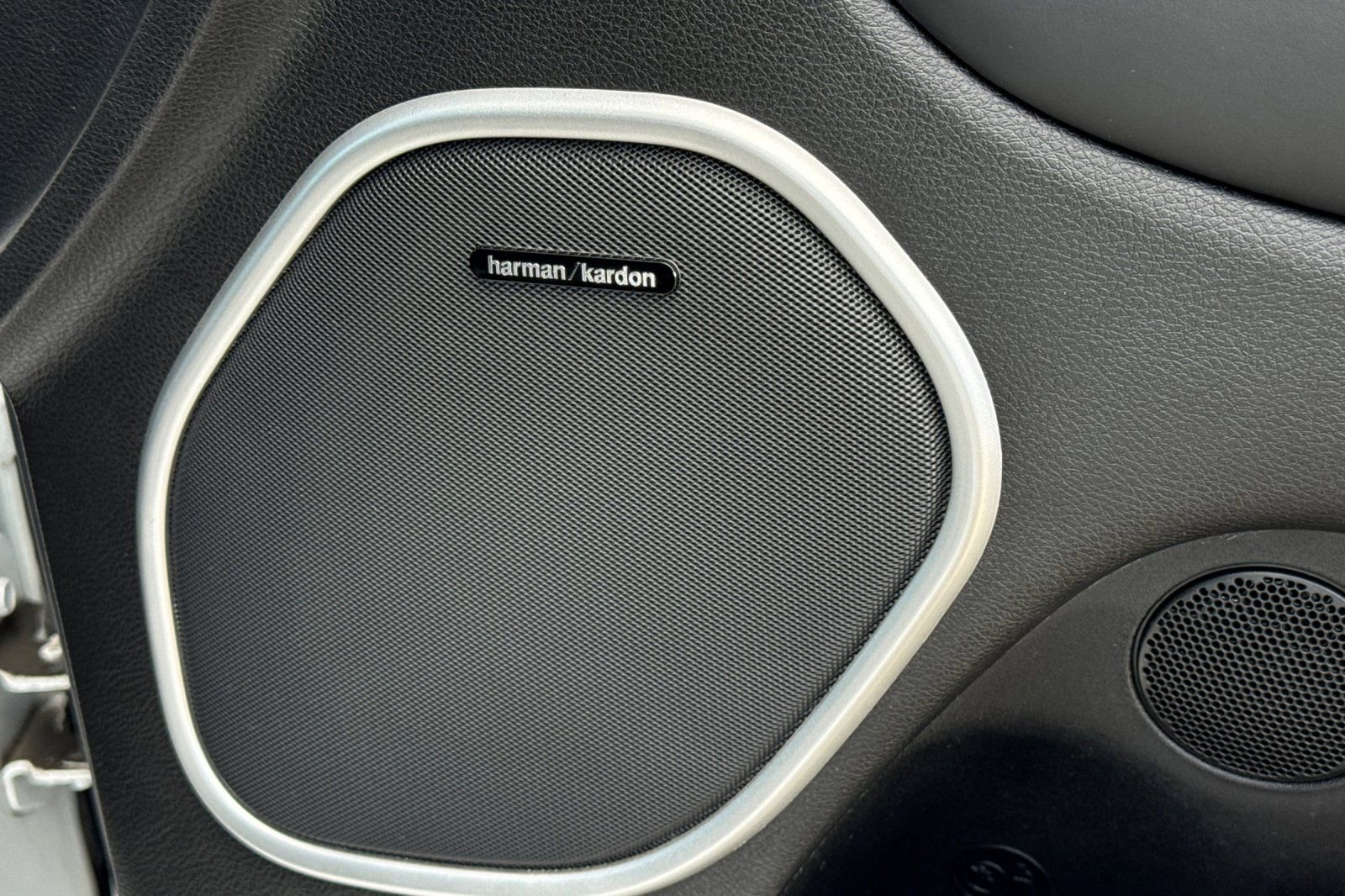 Used 2018 Jeep Grand Cherokee Summit w/ Platinum Series Group image 21