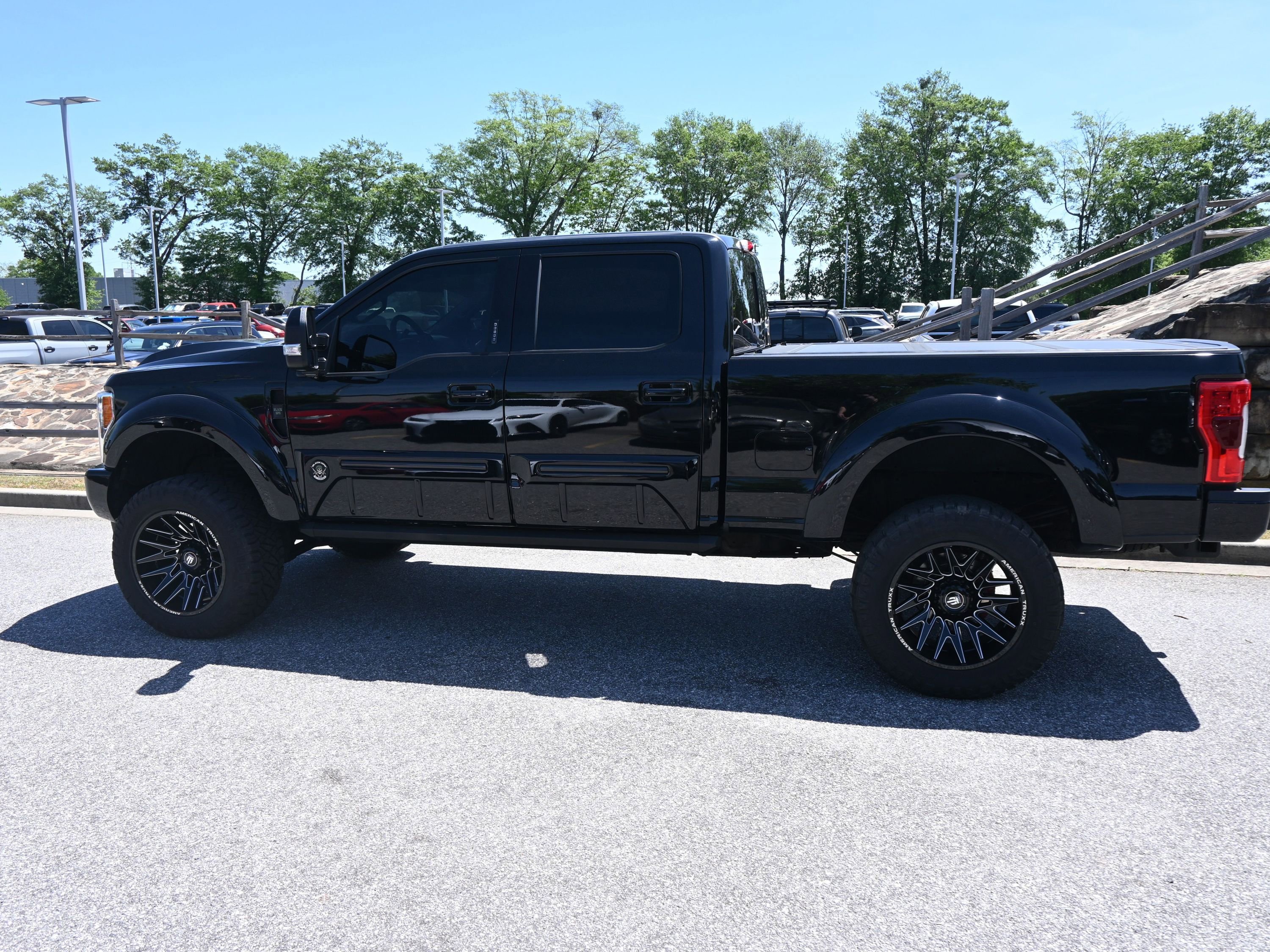 Used 2018 Ford F250 Lariat w/ Lariat Ultimate Package AWD/4WD image 9