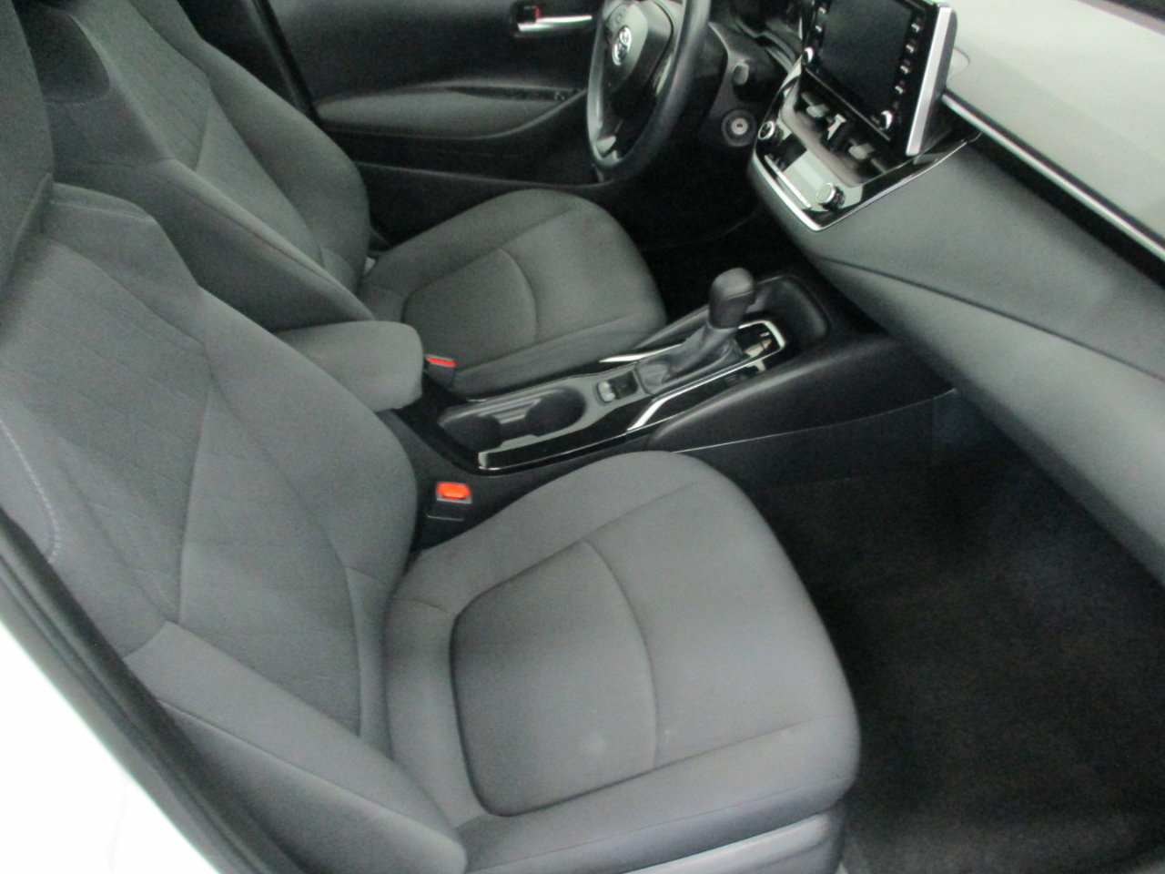 Used 2021 Toyota Corolla LE w/ Carpet Mat Package (TMS) image 12