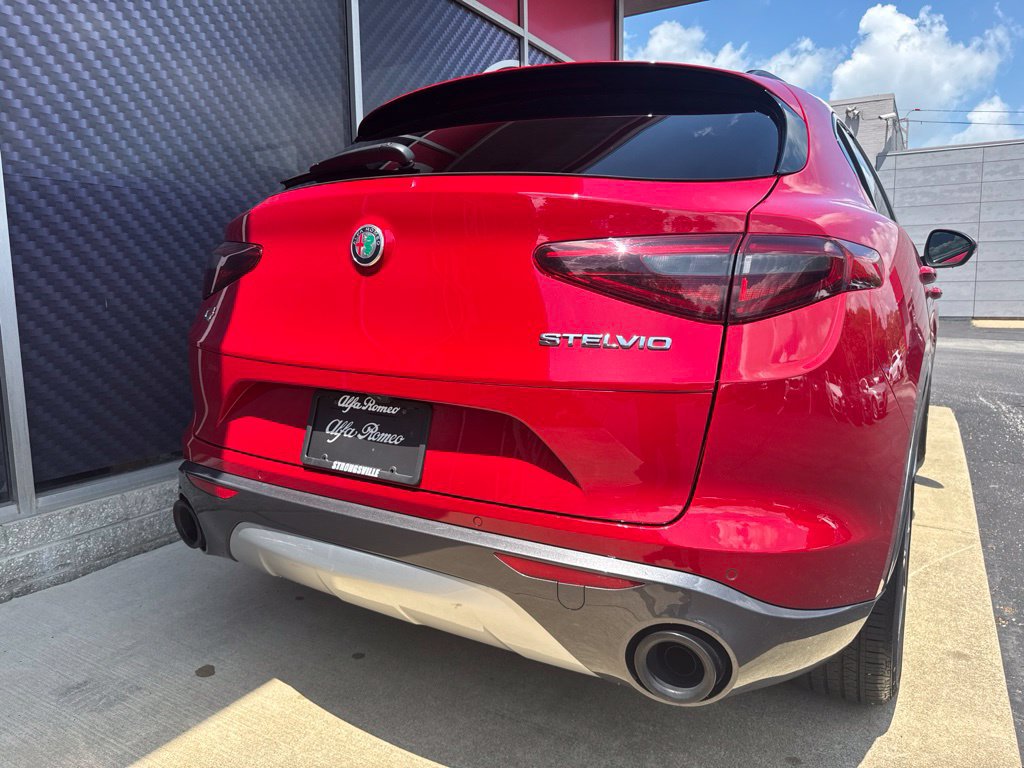 Used 2023 Alfa Romeo Stelvio Ti AWD/4WD image 7