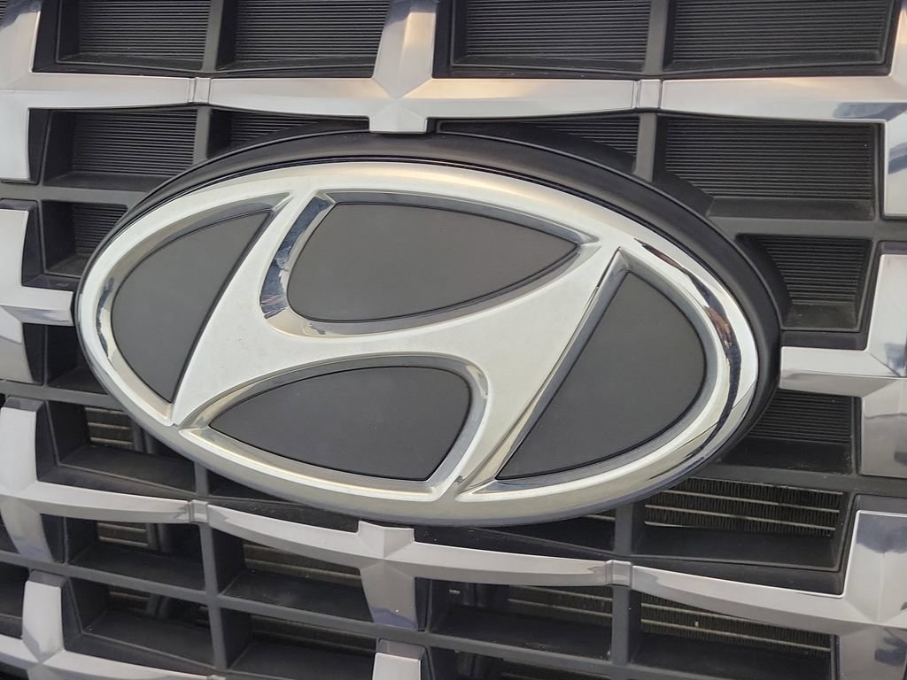 Used 2023 Hyundai Venue SEL FWD image 8