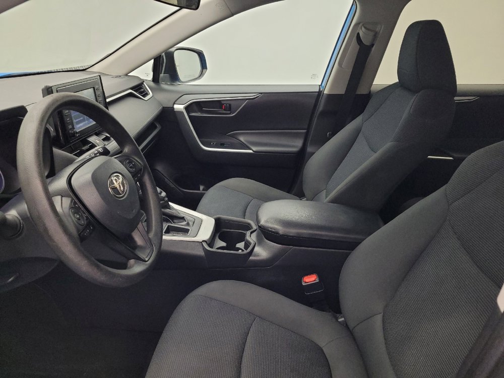Used 2020 Toyota RAV4 LE image 17