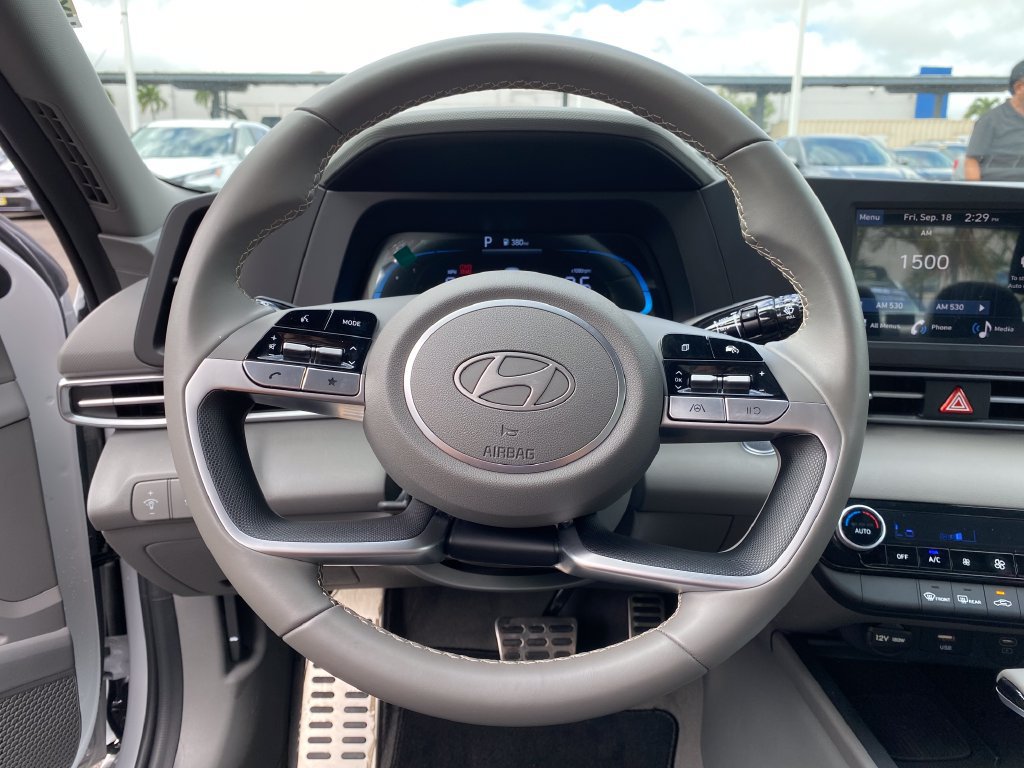 Used 2025 Hyundai Elantra Sport FWD image 14