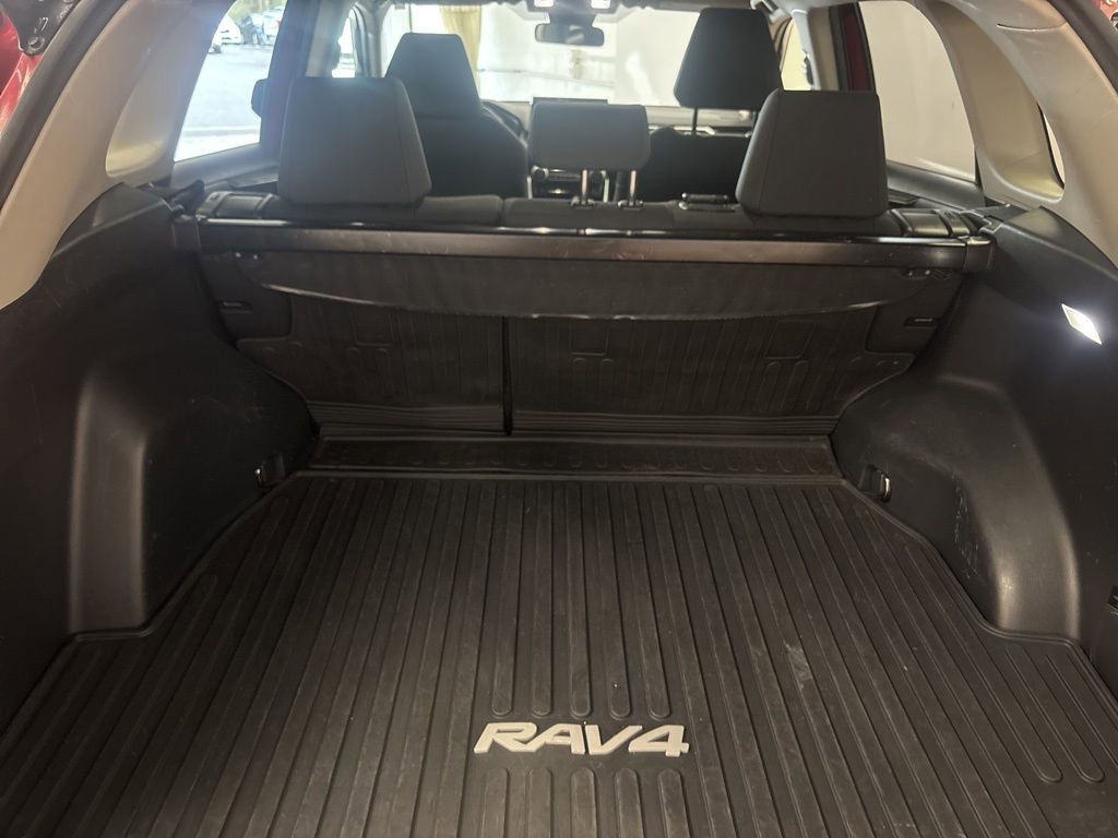 Used 2022 Toyota RAV4 LE image 12
